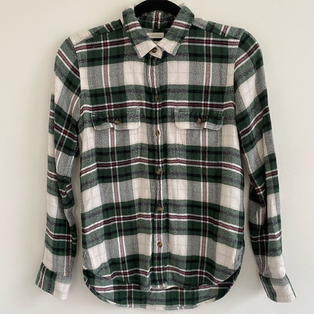 American Eagle Green Plaid Flannel Button Down